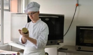 Estudiantes de Bariloche lanzan un proyecto gastronómico con mermeladas y untables de topinambur