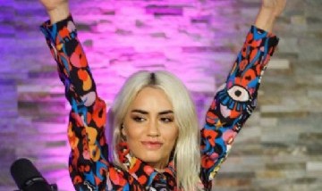 Lali la rompió con su primer show vía streaming
