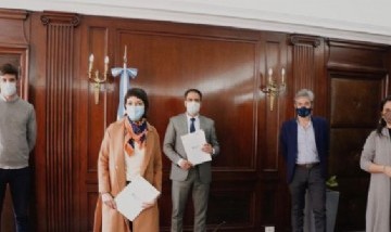 Mayra Mendoza firmó el convenio para la creación del "Ecoparque Socioambiental Quilmes"