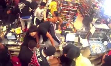"Teen Takeover": cientos de adolescentes destruyeron propiedades y atacaron a turistas en Chicago
