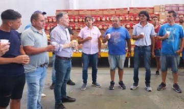 Fernando Gray compartió el brindis de fin de año con trabajadores de la cooperativa La Cresta
