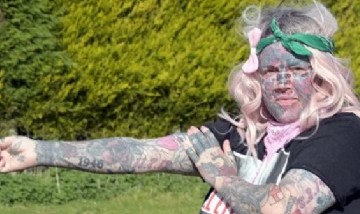 Una mujer con 800 tatuajes en todo su cuerpo denuncia discriminación y exclusión social