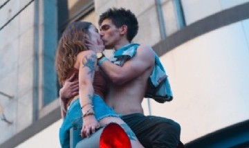 La Plata: La sorpresiva propuesta que recibió la fotógrafa del beso en el semáforo