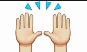 ¿Qué significa el emoji de las manos levantadas de WhatsApp?