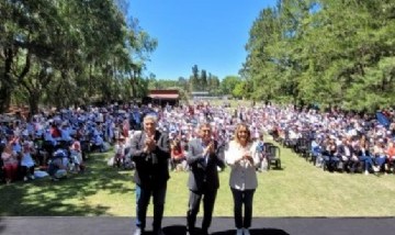 Galmarini y Ambrosini entregaron 1300 tablets a escuelas primarias y secundarias del Delta de Tigre