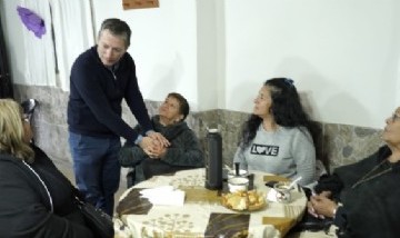 Fernando Gray participó de la celebración por los 33 años del centro de jubilados y pensionados El Edén De Los Abuelos