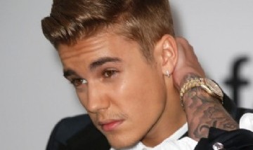 Justin Bieber fue acusado de abuso por Twitter y escribió un hilo para defenderse