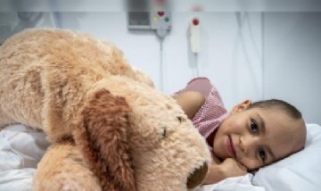 La niña que viajó 9.000 kilómetros para vencer al cáncer y el coronavirus