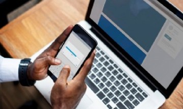 ¡Escándalo en Italia! Un profesor fue descubierto mientras vendía respuestas de exámenes a sus alumnos por WhatsApp