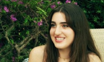 Quién es Sophia Talamas, la estrella de TikTok que hace coreografías subacuáticas
