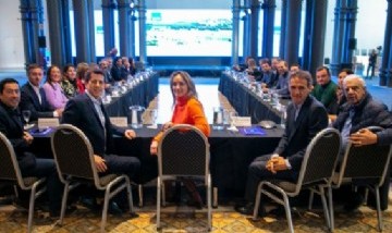 Malena Galmarini, Wado y Katopodis presentaron el plan quinquenal de obras de mejora de los servicios de AySA