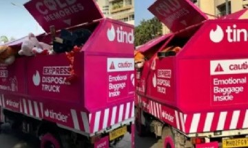 ¿Qué desecharías? Tinder estrena un camión de basura para tirar los regalos de tu ex