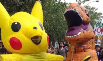 "Baila Pikachu" el muñeco inflable que se volvió viral en las protestas de Chile