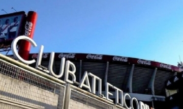 Crónica de la noche más fría del año: más de 100 personas durmieron bajo las tribunas del estadio de River