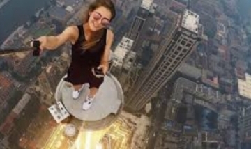 Selfies mortales: mueren más personas sacándose fotos que por ataques de tiburones