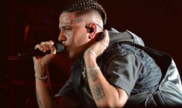 Duki se emocionó al hablar de la salud mental en medio de su mítico show en River