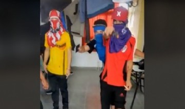 Polémica: por el Día del Estudiante, decoraron el aula como la cárcel de "El Marginal"