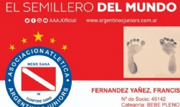 Bienvenida especial: Argentinos Juniors hizo socio al hijo de Alberto Fernández
