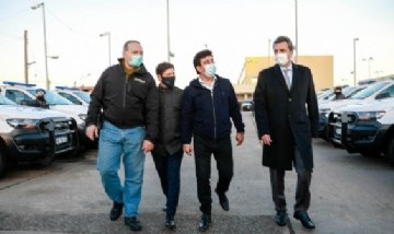 Fernando Espinoza entregó patrulleros junto a Sergio Massa y Axel Kicillof