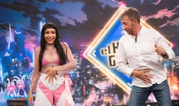María Becerra da cátedra: la "Nena de Argentina" puso a perrear a Pablo Motos