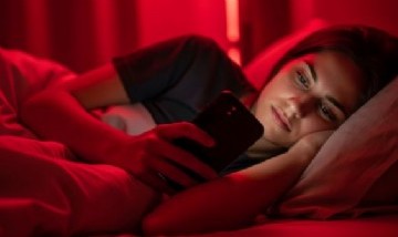 Advierten que el uso constante de pantallas altera el equilibrio del cerebro y afecta la capacidad de reflexión