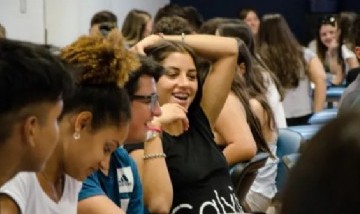 La Universidad del Gran Rosario amplía su oferta con opciones presenciales y a distancia, pensadas tanto para egresados del secundario como para personas que ya trabajan y buscan profesionalizarse.