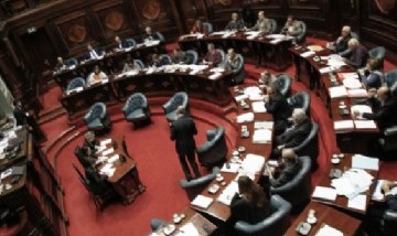 Insólito: El Senado uruguayo hizo minuto de silencio por la muerte de una legisladora que está viva