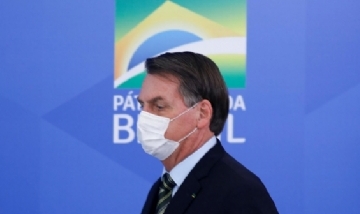 Bolsonaro reconoce que podría estar infectado de coronavirus y realizará una nueva prueba