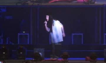 Video: Mirá el momento en el que Nicki Nicole hizo subir a un fan a tocar el tema "Baby" en la batería
