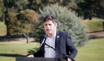 Kicillof cruzó al Gobierno nacional por el ajuste y defendió la temporada bonaerense