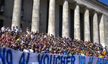 "No al voucher": la Federación Universitaria se movilizó en rechazo a una propuesta de Milei