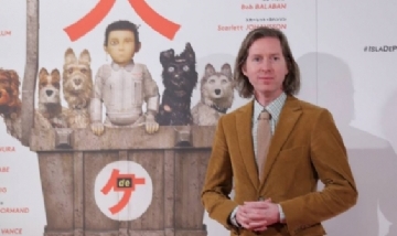 Utilizan el cine Wes Anderson para explicar el distanciamiento social y prevenir el coronavirus