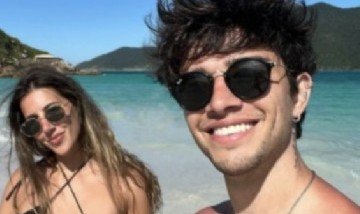 Julián Serrano súper enamorado disfruta sus vacaciones con su novia en Brasil