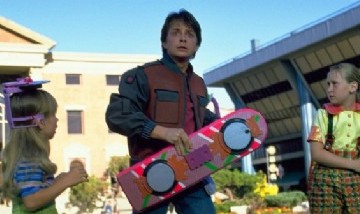 Joven británico construyó la "patineta flotante" de "Volver al Futuro" con su impresora 3D