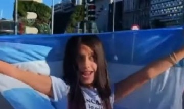 Una adolescente fanática de Lali recreó el videoclip de "No me importa" para su fiesta de 15