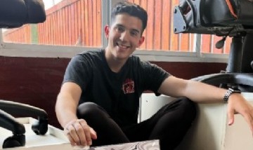 Un joven bonaerense creó un emprendimiento de sillas para gamers y es un éxito rotundo
