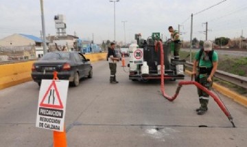 El Municipio de Esteban Echeverría realiza trabajos de tomado de juntas en la Ruta Nacional 205