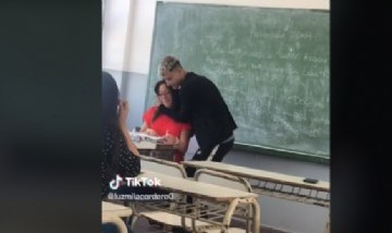 Un alumno apeló a un insólito baile para tratar de esquivar el castigo de su profesora