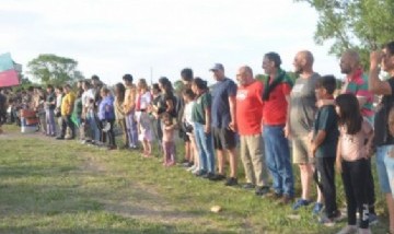 Olavarría: Una escuela resiste al avance del Municipio sobre terrenos linderos