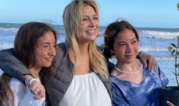 Fabiola Yañez en Mar del Plata: acompañó a 32 niños del barrio 31 de Retiro a que conozcan el mar