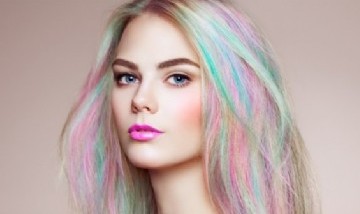 Cabello holográfico: tendencia más colorida y divertida que vas a querer en tu cabeza
