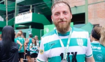 El titular de la Cámara de Diputados bonaerense corrió la maratón organizada por el club de sus amores, el Club Atlético Banfield