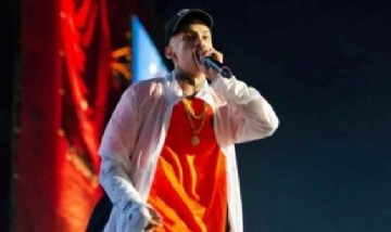 L-Gante se cayó del escenario en un show en Paraguay: mirá el impactante accidente