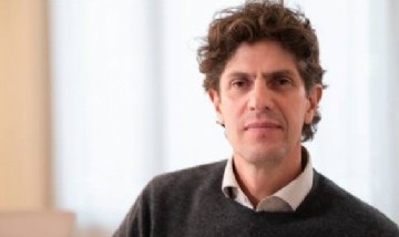 Lousteau cuestionó a Caputo y afirmó que la economía cayó 4,5% desde su promesa de "los mejores 18 meses"