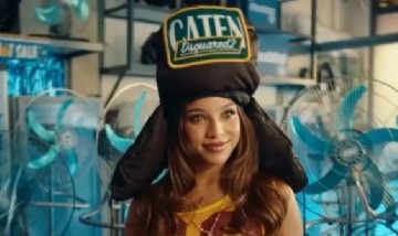Emilia Mernes sorprendió con un original gorro que provocó el asombro de Pablo Motos