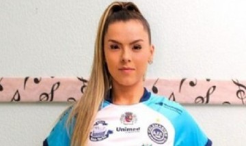 Roja directa: jugadora expulsada de su club tras abrir cuenta de contenido erótico