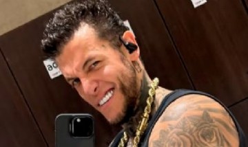 Alex Caniggia publicó una provocadora selfie al borde de la cama y encendió Instagram