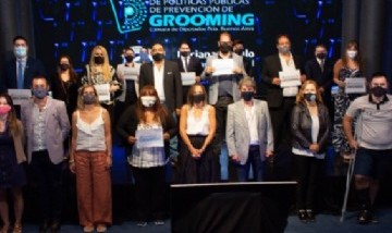 Galmarini, Trotta y representantes de "Mamá en Líne@" cerraron la última jornada contra el grooming en el Palacio de las Aguas Corrientes