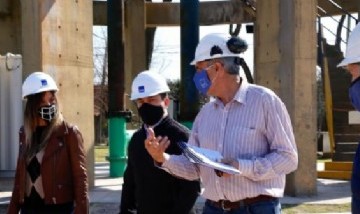 Malena Galmarini y Andrés Watson visitaron el centro de mezcla de Florencio Varela