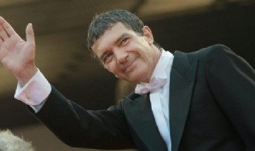 Antonio Banderas se curó del coronavirus y celebró en las redes con una particular imagen